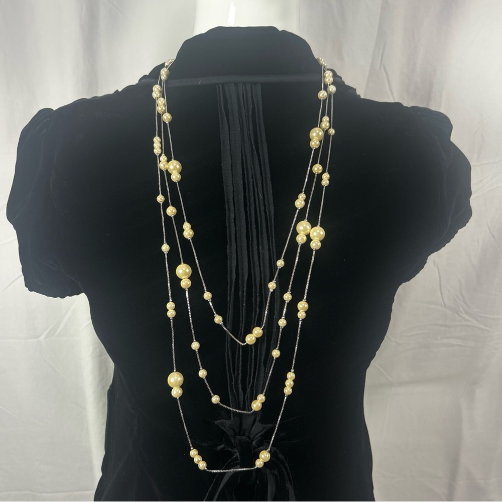 Elegant 3 Strand Pearl Necklace Statement Piece